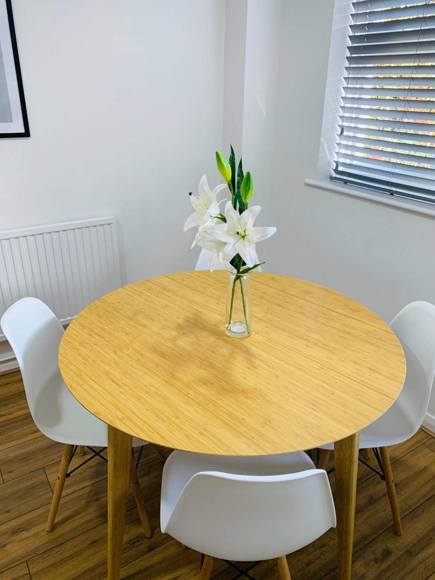 Spacious House, Free Parking & Patio Garden Farnham  Extérieur photo