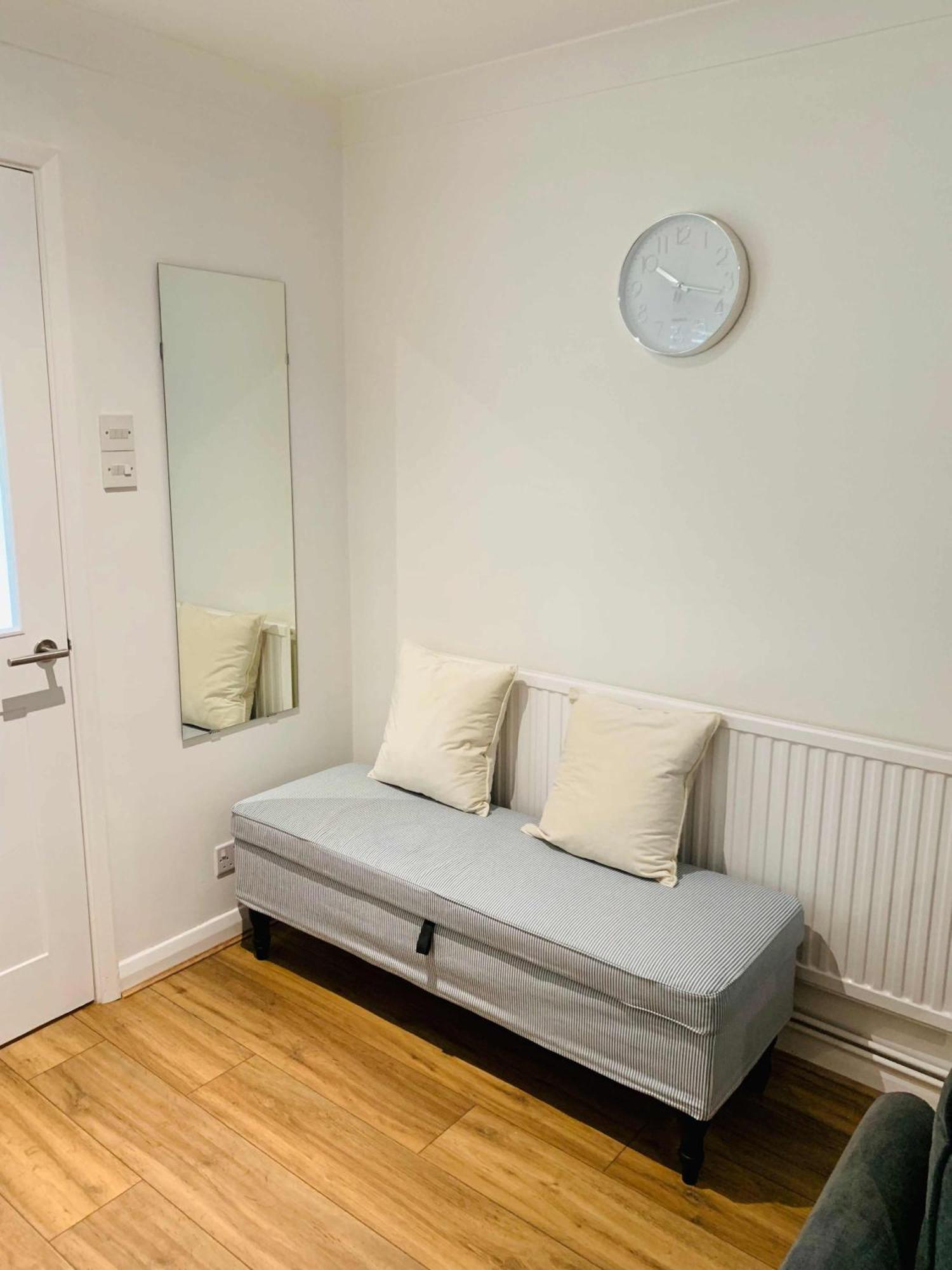 Spacious House, Free Parking & Patio Garden Farnham  Extérieur photo