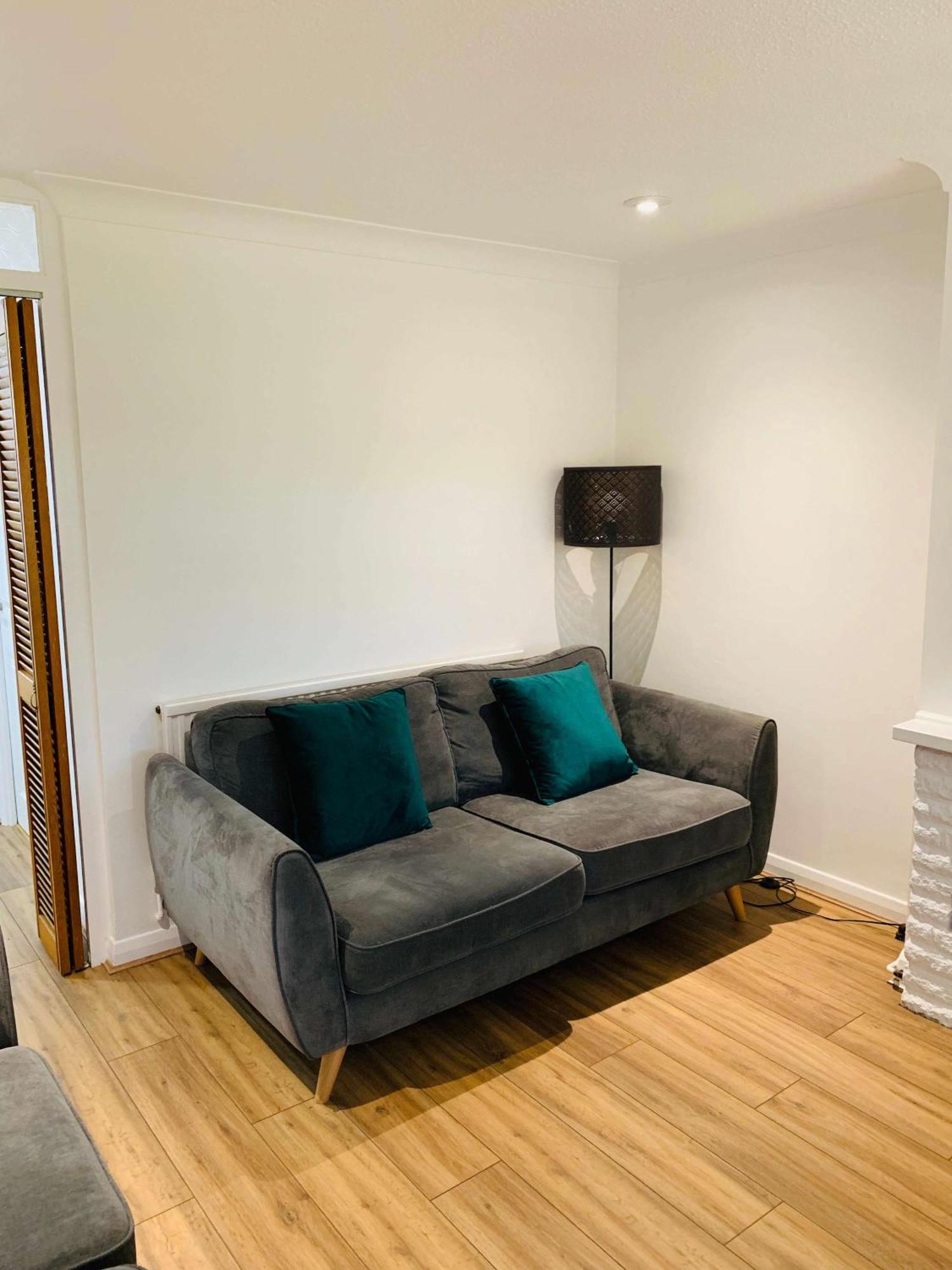 Spacious House, Free Parking & Patio Garden Farnham  Extérieur photo