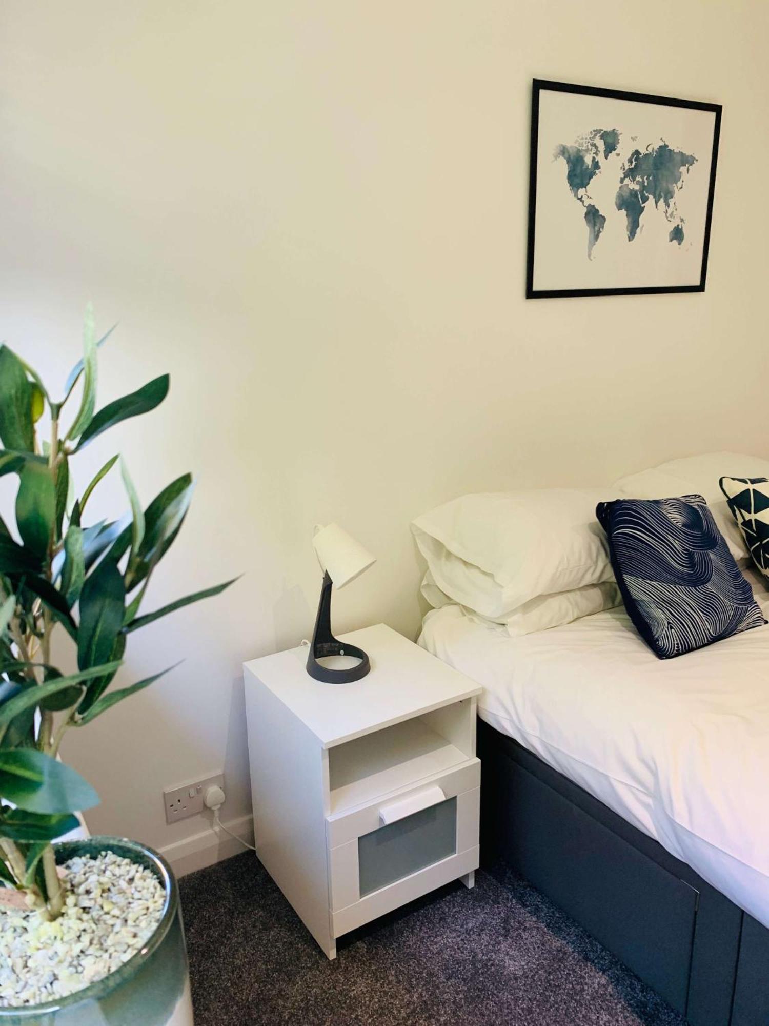 Spacious House, Free Parking & Patio Garden Farnham  Extérieur photo