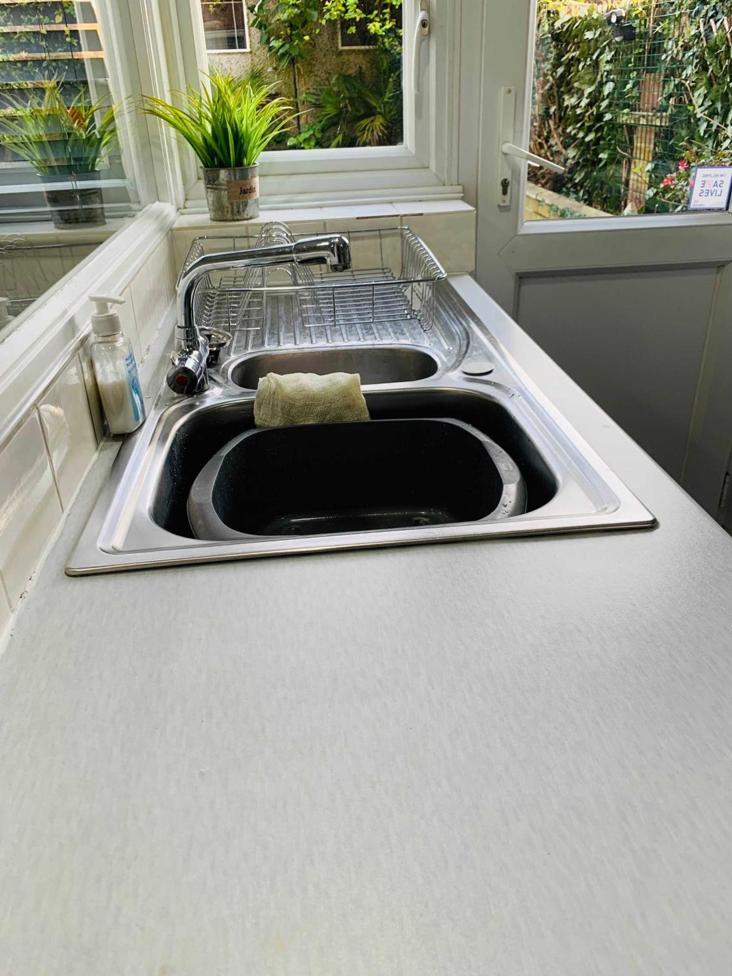 Spacious House, Free Parking & Patio Garden Farnham  Extérieur photo
